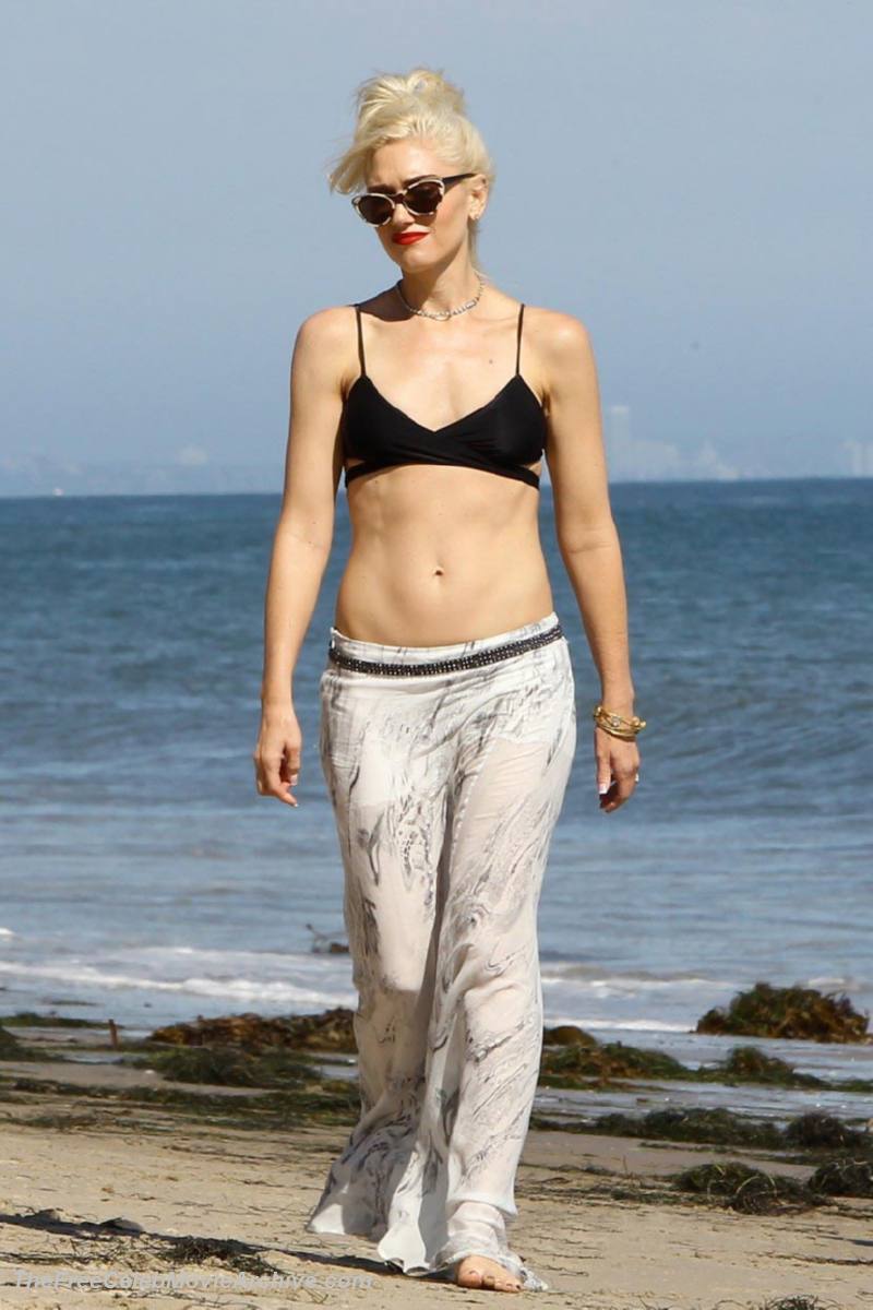 Gwen Stefani Nude Beach Topless - Largest Nude Celebrities Archive. Gwen Stefani fully naked! ::