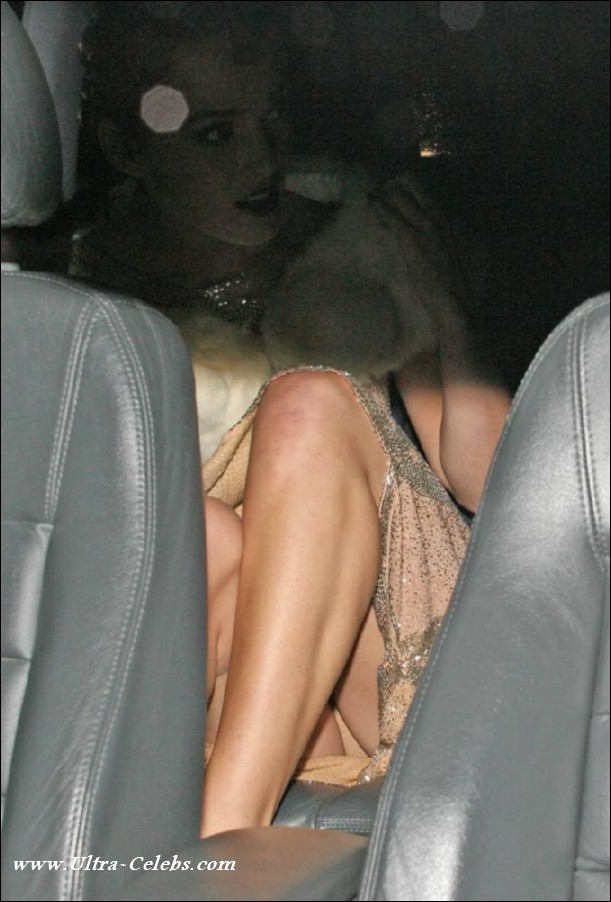 Kimberly Perry Upskirt Oops gallery-0 | My Hotz Pic